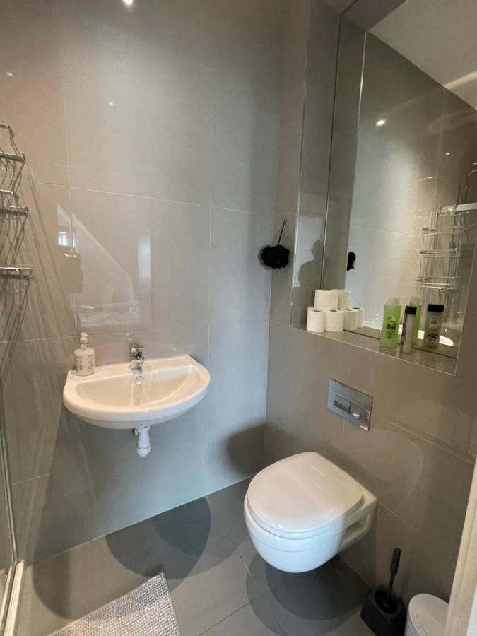 2 Bedroom 2 Bathroom Apartment 8 Including Free Parking ブロムリー エクステリア 写真